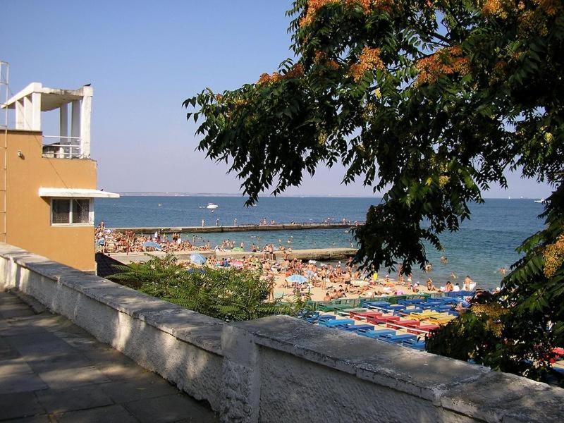 Студия С Двориком В Отраде Odessa Esterno foto