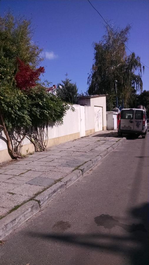 Студия С Двориком В Отраде Odessa Esterno foto